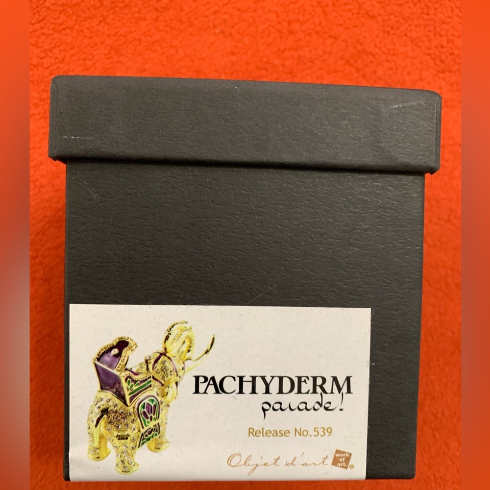 New Art form Pachyderm Parade Elephant trinket in a box